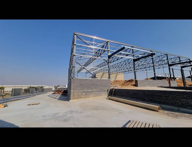 2,406M² WAREHOUSE TO LET IN POMONA